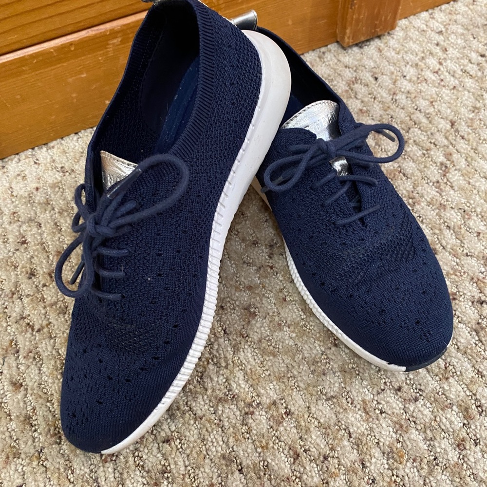 Cole haan navy knit wing tips with silver details